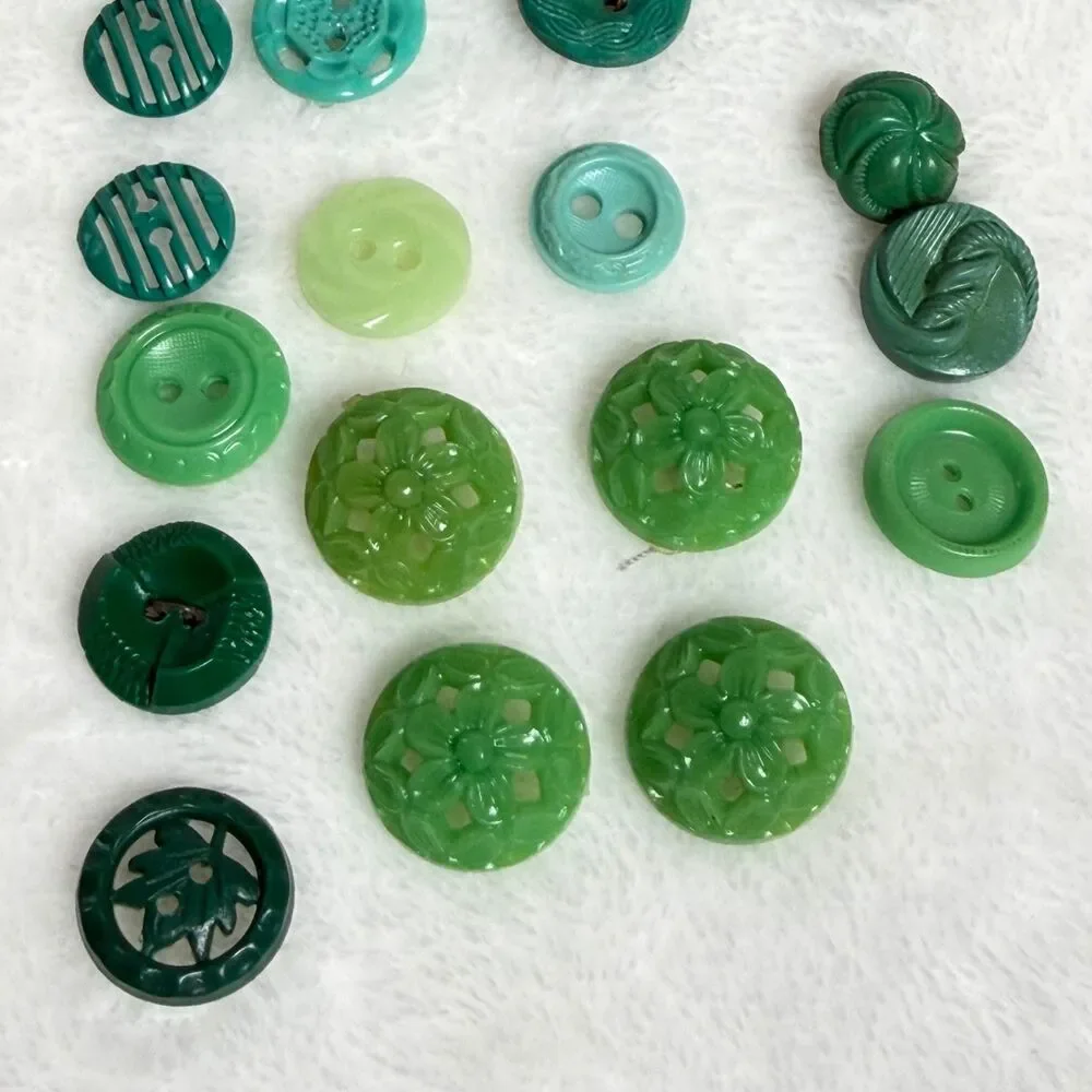 Vintage Green Buttons Mixed Lot 29 Pc Lucite Plastic Floral Shank Craft